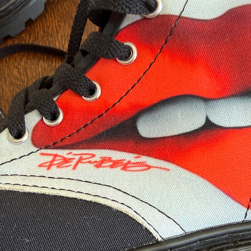Stylish Black and Red canvas sneaker - Picture 2 of 6